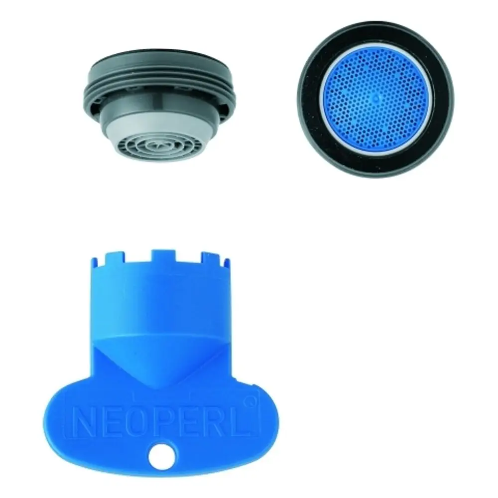 Drei Teile eines GROHE Mousseurs: oben ein grauer Einsatz, rechts ein schwarzer Netzfilter mit blauer Oberfläche und unten ein blauer Adapter mit sichtbarem Logo.