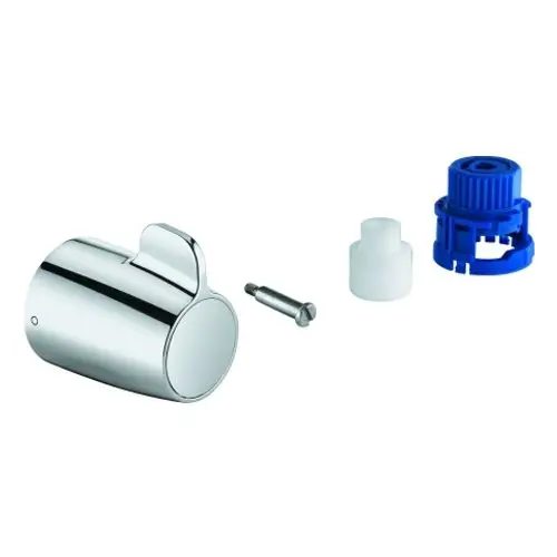 Verchromter Absperrgriff von Grohe mit einer Schraube und zwei verschiedenen Einsätzen in Blau und Weiß, auf hellem Hintergrund.
