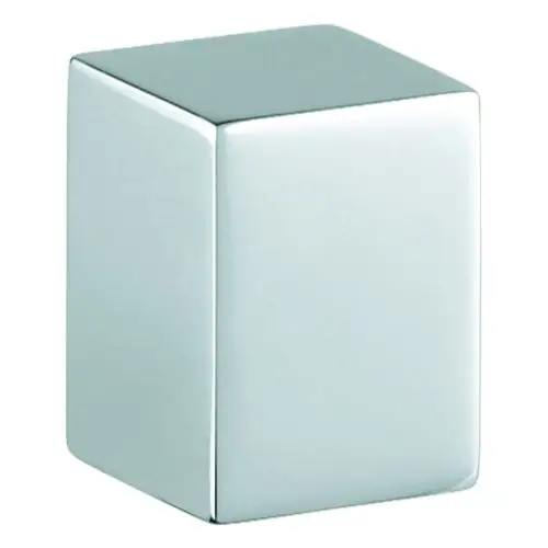 Chromfarbener Grohe Griff mit quadratischer Form und spiegelglatter Oberfläche, dargestellt auf einem weißen Hintergrund.