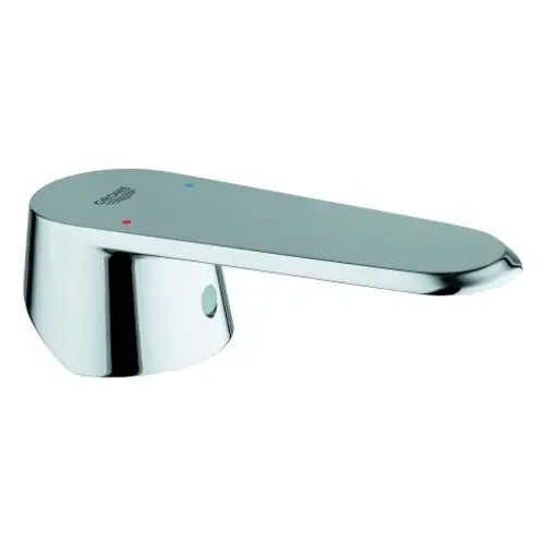 GROHE-Hebel in chromfarbener Ausführung mit klarer, schlichter Form und blauen sowie roten Markierungen für warme und kalte Wassersteuerung.