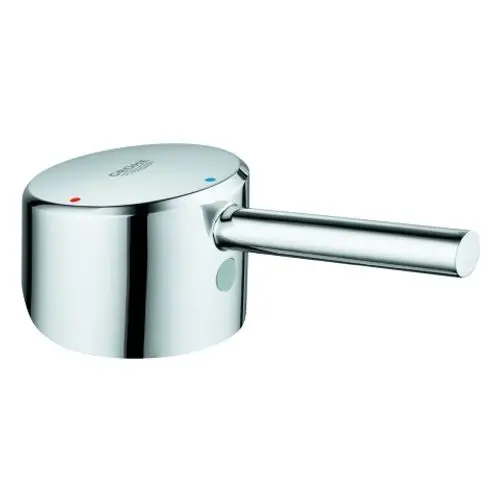 Chromierter Hebel von Grohe mit einer runden Basis und einem langen, geraden Griff. An der Oberseite sind blaue und rote Markierungen für kaltes und heißes Wasser.