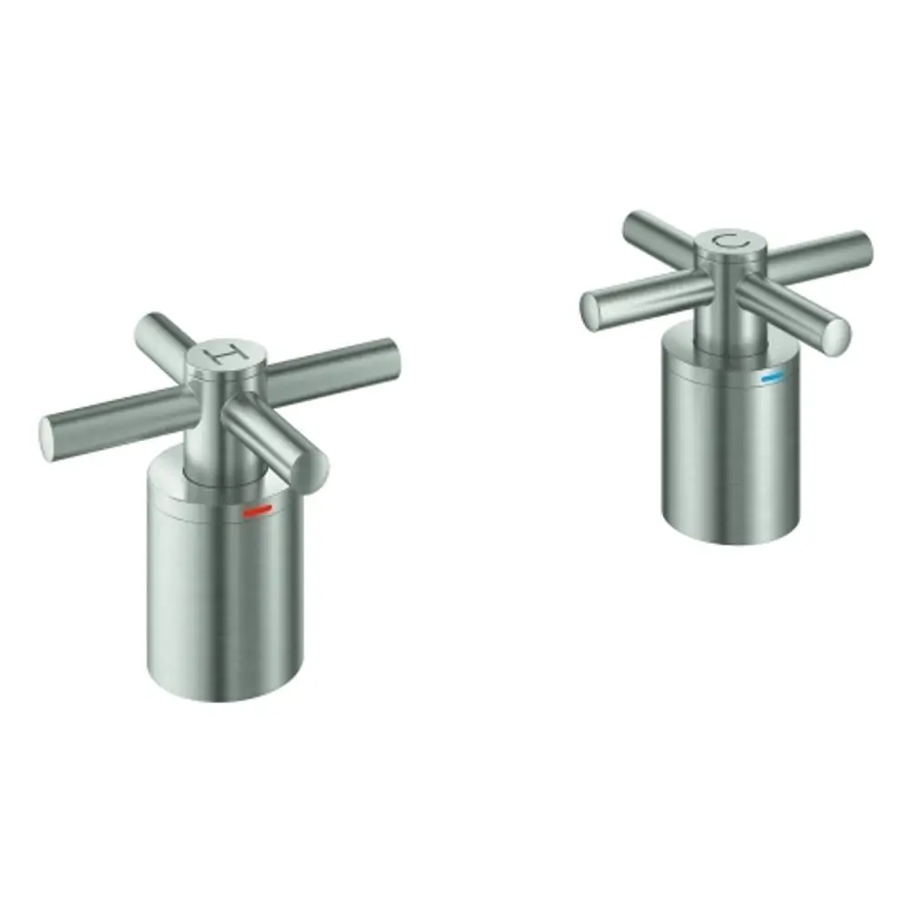 GROHE Kreuzgriffe in Edelstahloptik, einer rot gekennzeichnet für heißes Wasser, der andere blau für kaltes Wasser, in einem schlichtem Design.