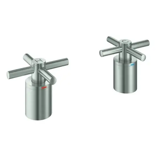 GROHE Kreuzgriffe in Edelstahloptik, einer rot gekennzeichnet für heißes Wasser, der andere blau für kaltes Wasser, in einem schlichtem Design.