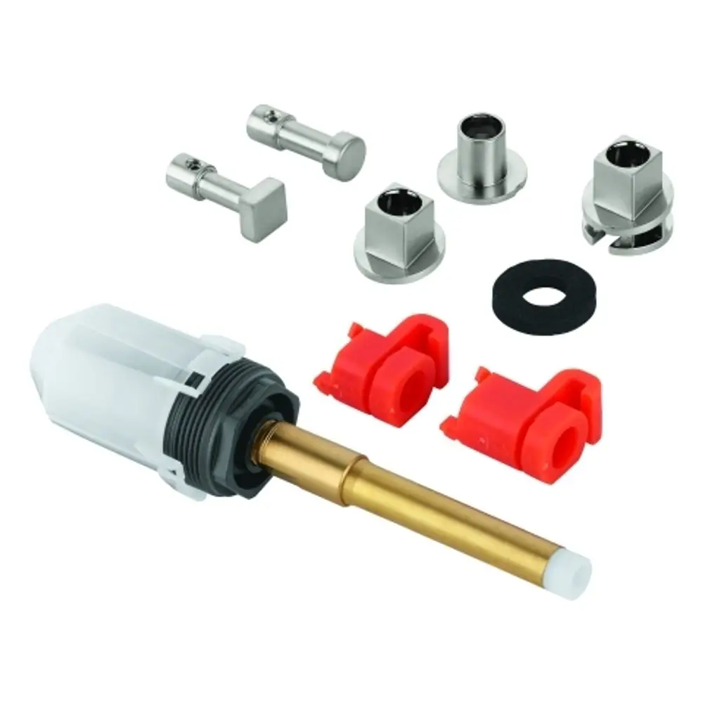 GROHE Umstellungsventil für einen Einhandmischer, bestehend aus verschiedenen Teilen wie Dichtungen und Befestigungen in Silber und Rot, präsentiert auf einem neutralen Hintergrund.