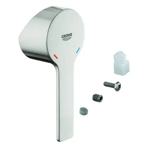 GROHE Wasserhahnhebel in Edelstahloptik mit roten und blauen Markierungen, neben Montageschrauben und einer Dichtung dargestellt.