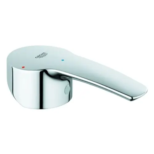 GROHE-Hebel mit einer chromfarbenen Oberfläche und roten sowie blauen Temperaturenanzeigen. Der Hebel hat eine ergonomische Form und ermöglicht eine einfache Bedienung.