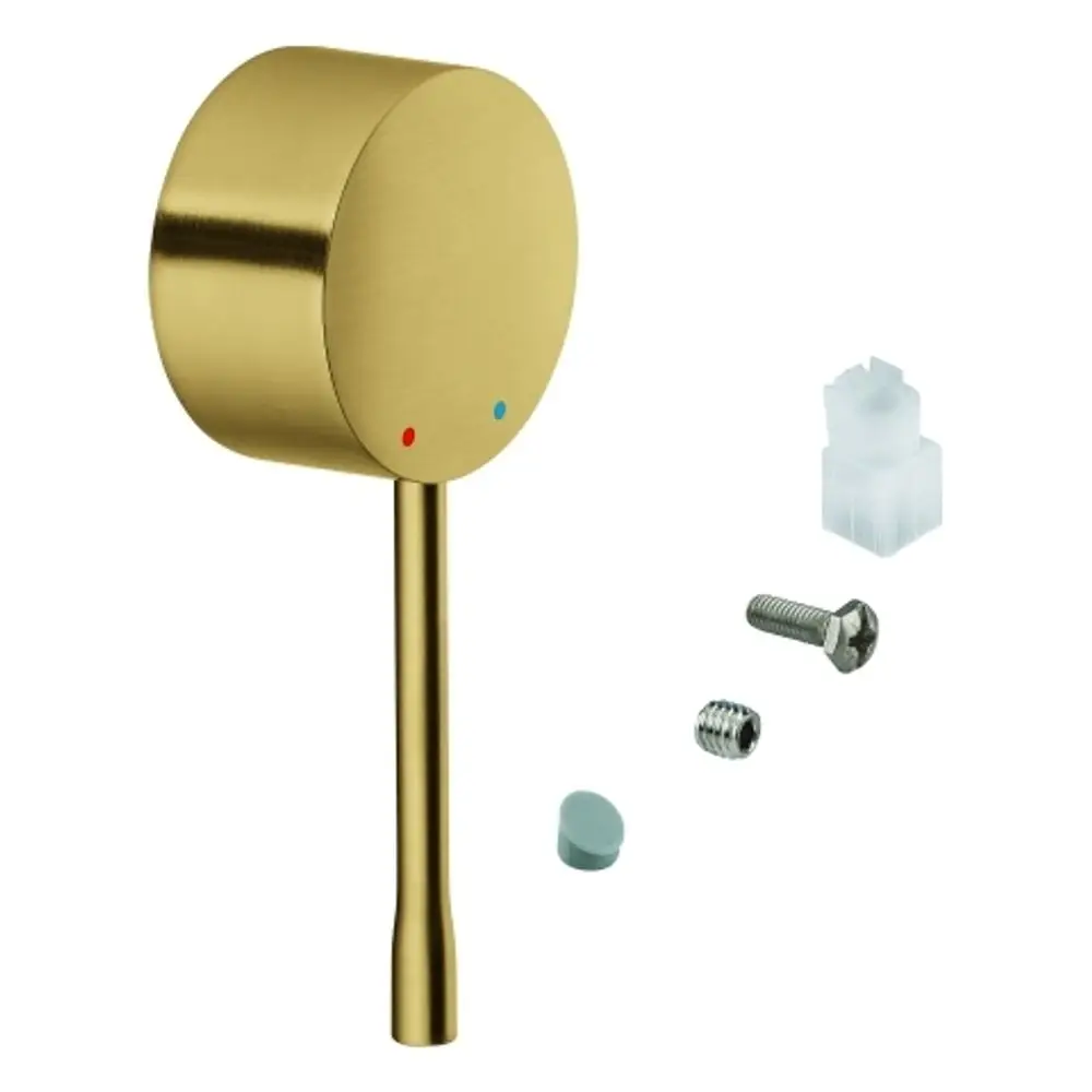 GROHE Hebel in gebürstetem Goldtone mit roten und blauen Markierungen, zusammen mit Montagezubehör und Schraube, auf hellem Hintergrund.