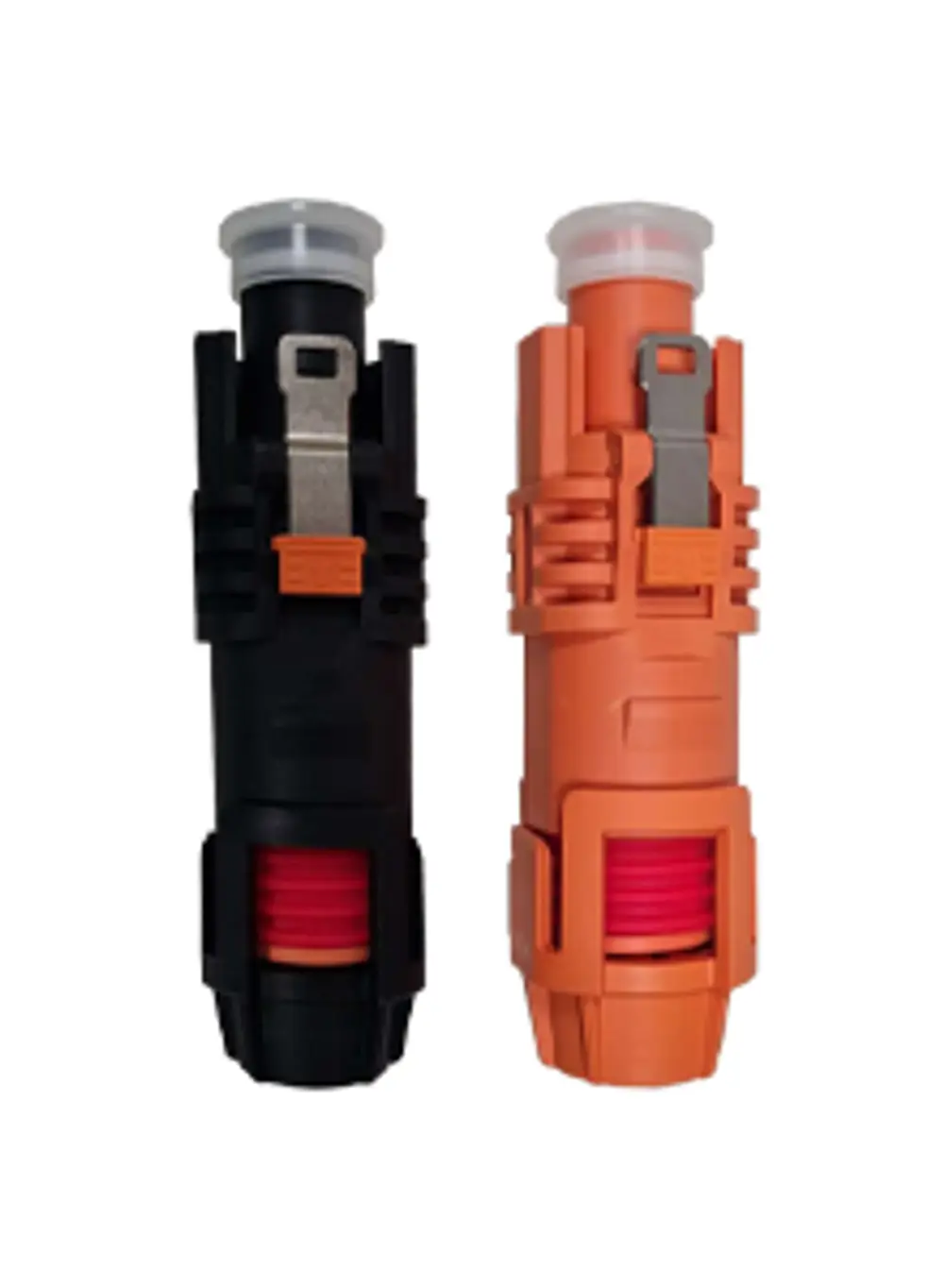 Zwei DC-Steckverbinder in Schwarz und Orange, jeweils mit Metallklammer und rotem Anschlussbereich, gefertigt von BYD.