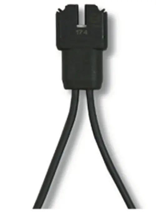 Schwarzer Kabelstecker mit zwei Leitungen, typischerweise verwendet in Verbindung mit Enphase-Systemen zur Verbindung elektrischer Komponenten.