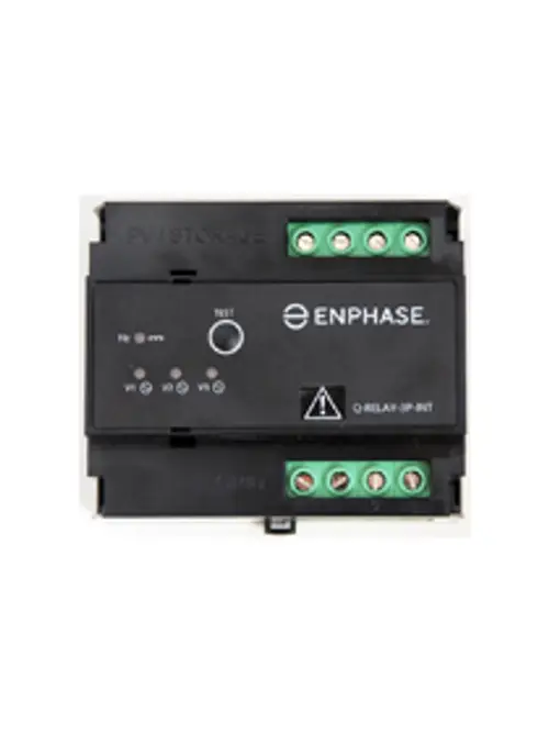 Schwarzes elektrisches Steuergerät mit mehreren Anschlussklemmen und Statusanzeigen. Hergestellt von Enphase, geeignet für die Integration in Solarsysteme.