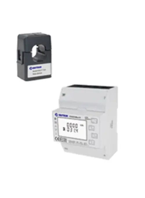 Drei Stromwandler und ein digitales Messgerät zur Energieüberwachung. Produkte von Solis zur Anwendung in dreiphasigen Elektrosystemen.