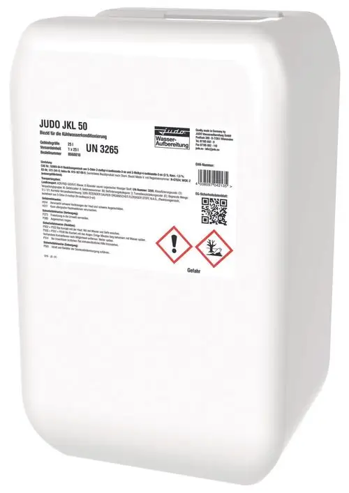 Weißer Kunststoffbehälter mit dem Etikett "JUDO JKL 50", ein Biozid für Kältewasserkonditionierung, einschließlich Sicherheitswarnungen und UN-Nummer 3265.
