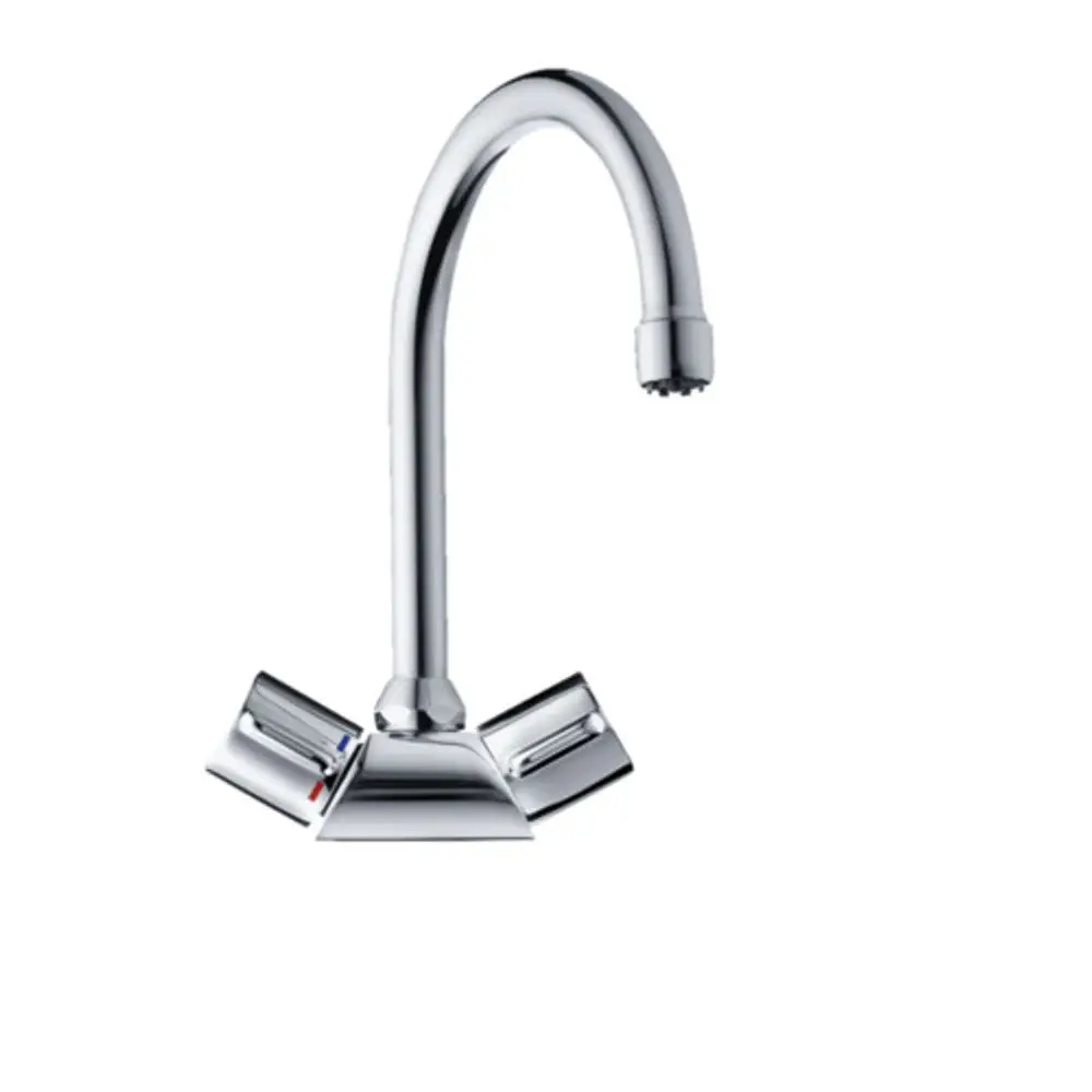 Chromierte Armatur von Stiebel Eltron für offene Warmwasserspeicher mit zwei Bedienhebeln zur Temperaturregelung und einem flexiblen Wasserhahn.
