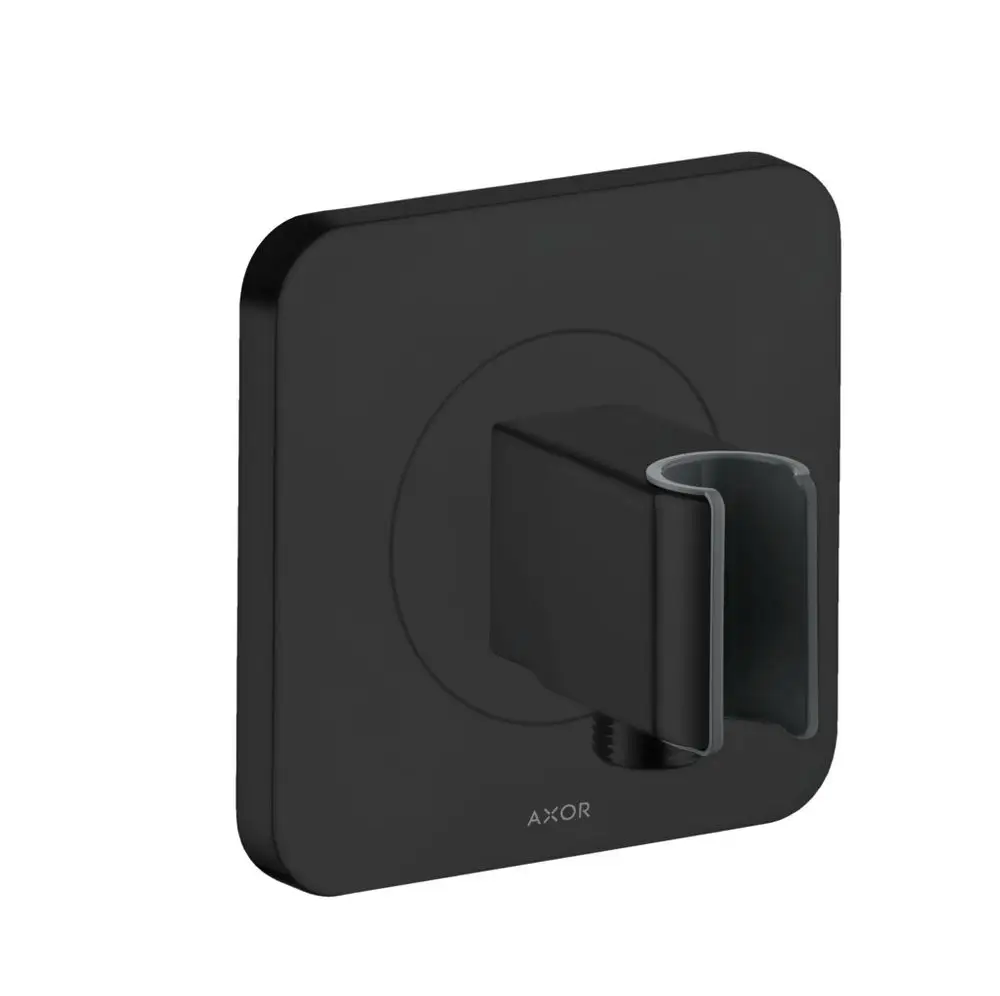 Schwarze Wandhalterung mit rechteckigem Montageplatten-Design von AXOR, geeignet zur Befestigung eines Duschsystems oder ähnlichem, mit einem seitlichen Halter.