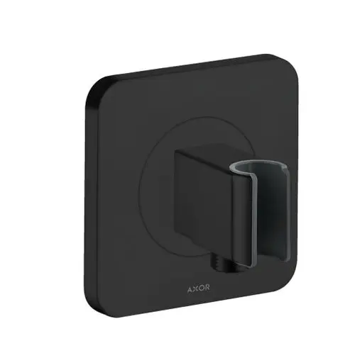 Schwarze Wandhalterung mit rechteckigem Montageplatten-Design von AXOR, geeignet zur Befestigung eines Duschsystems oder ähnlichem, mit einem seitlichen Halter.