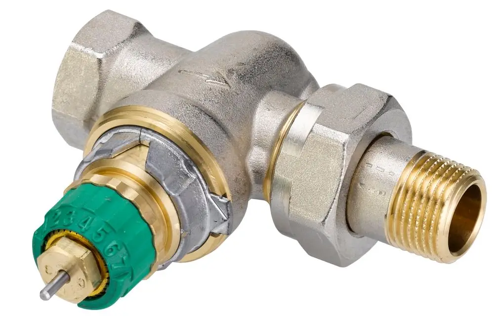 Heizkörperventil aus Metall mit grünem regulierbarem Filter und zwei Anschlüssen, typischerweise verwendet in Heizsystemen. Marke: Danfoss.
