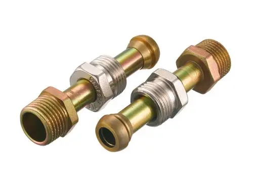 Zwei Klemmverbinder aus Metall mit Gewindeanschlüssen, die zur Verbindung von Cu-Rohren geeignet sind. Bestandteil eines Anschluss-Sets, vermutlich von Danfoss.