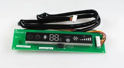 Anzeigeplatine mit digitalem Display und verschiedenen Steuerungselementen, passend für Geräte der Marke Remko. Kabelverbindungen sind über die Platine gelötet.