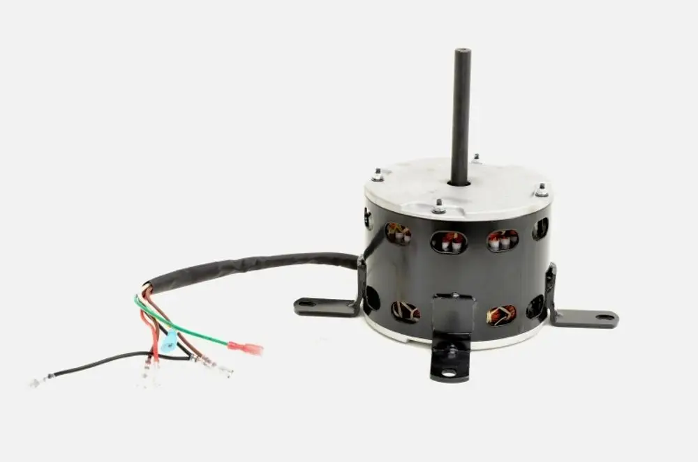 Elektromotor von Remko mit Sichtfenstern an der Gehäuseseite. Kabel mit mehreren Anschlüssen sind sichtbar. Der Motor hat eine zentrale Achse und Montagehalterungen.