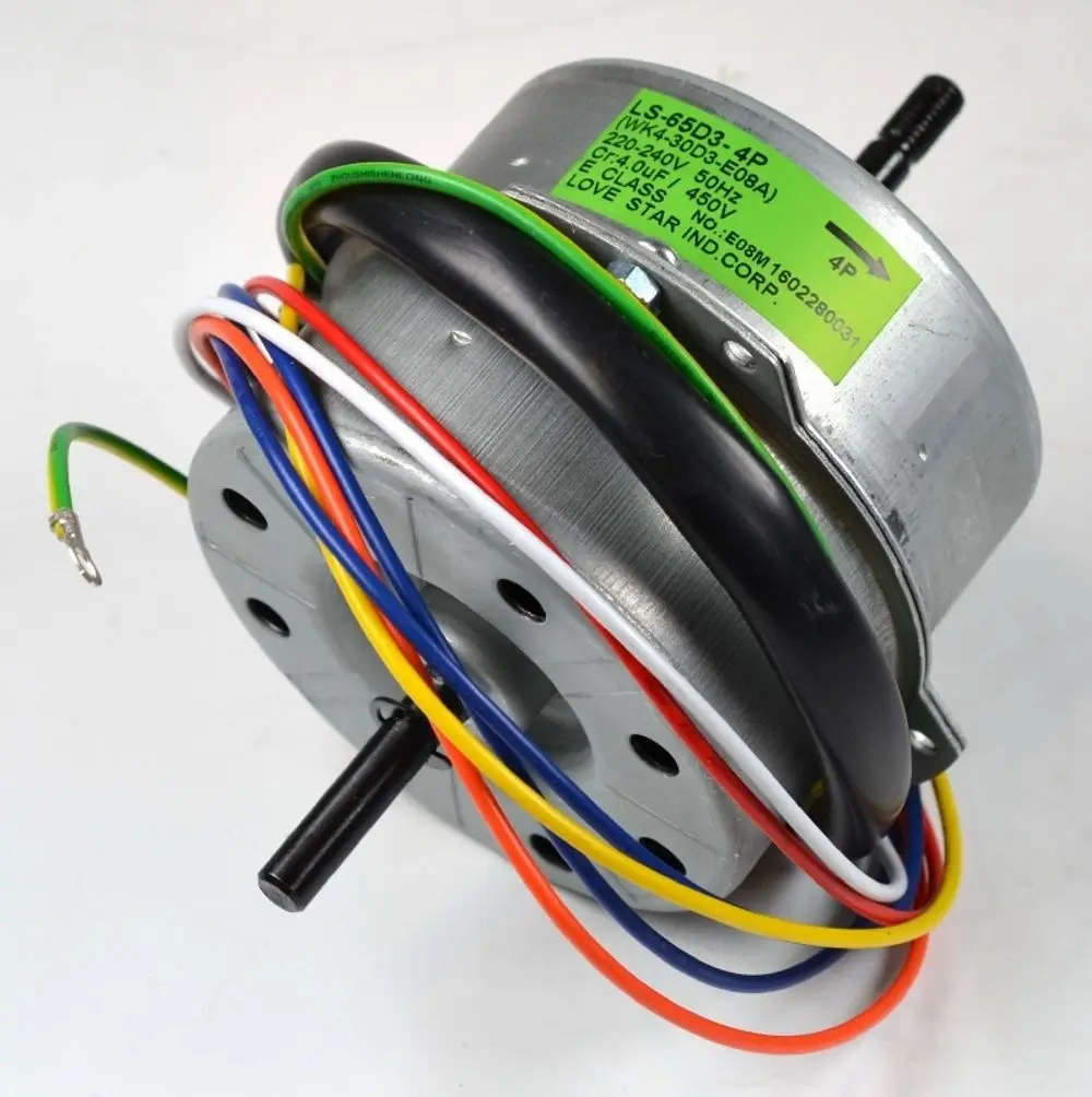 Ventilatormotor mit mehreren Anschlusskabeln in verschiedenen Farben und einer Metallgehäuse. Herstellerangabe von Remko auf dem Produktetikett sichtbar.