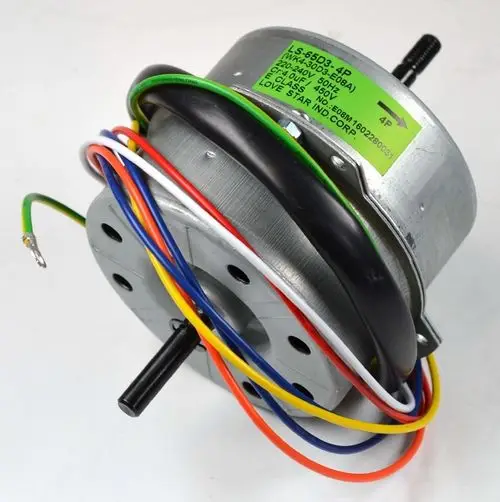 Ventilatormotor mit mehreren Anschlusskabeln in verschiedenen Farben und einer Metallgehäuse. Herstellerangabe von Remko auf dem Produktetikett sichtbar.