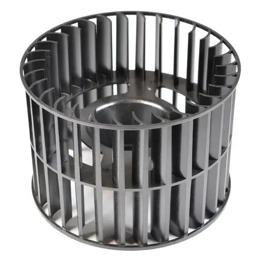 Schwarzes Ventilatorrad mit lamellenartiger Struktur, verwendet in Klimaanlagen oder Kühlsystemen. Produkt von Remko, geeignet für Verflüssiger.