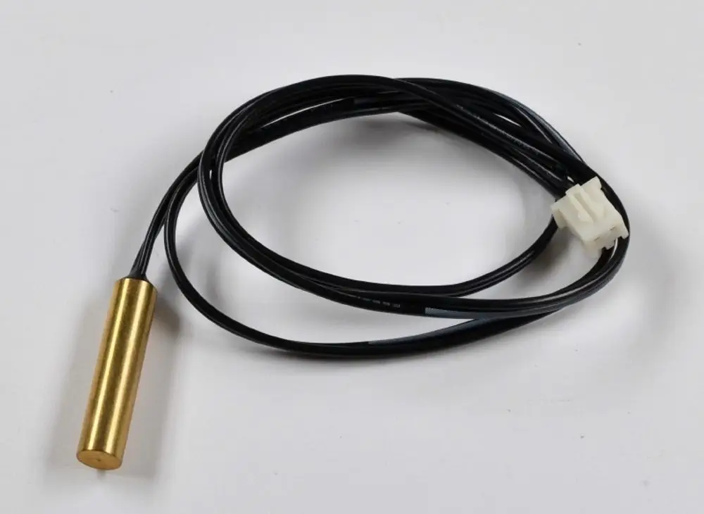 Temperaturfühler mit einem metallenen Sensor und schwarzem Kabel, hergestellt von Remko, geeignet für Temperaturmessungen in verschiedenen Anwendungen.