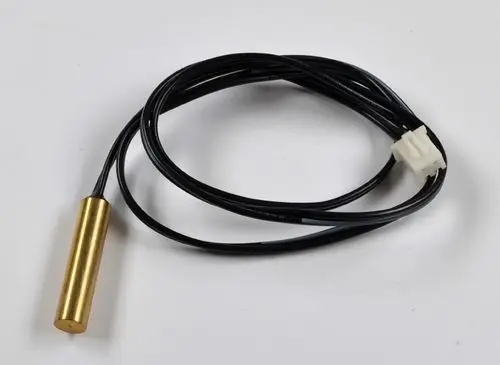 Temperaturfühler mit einem metallenen Sensor und schwarzem Kabel, hergestellt von Remko, geeignet für Temperaturmessungen in verschiedenen Anwendungen.