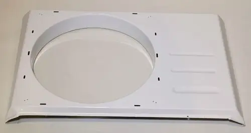 Weißes Metallteil mit runder Aussparung, geeignet für eine Klimaanlage. Es handelt sich um ein Produkt der Marke Remko.