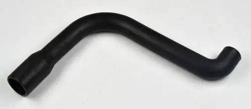 Schwarzer, gebogener Schlauch aus Kunststoff, möglicherweise ein Kondensatschlauch, gehört zu Remko-Geräten.
