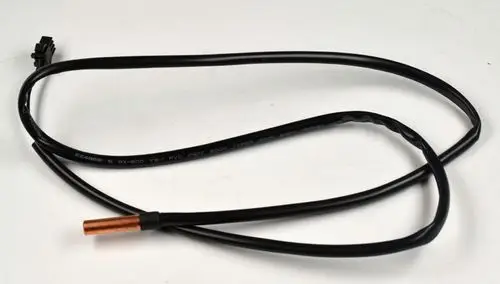 Temperatursensor mit schwarzem Kabel und kupfernem Sensorende, hergestellt von Remko, für industrielle Anwendungen oder Heizsysteme.