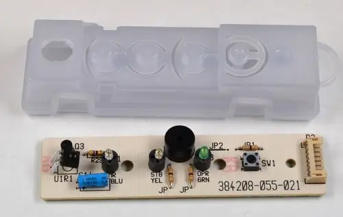 Schaltplatine mit elektronischen Komponenten und Tasten, die zur Anzeige von Informationen dient. Teil einer Remko-Anwendung zur Steuerung von Geräten.