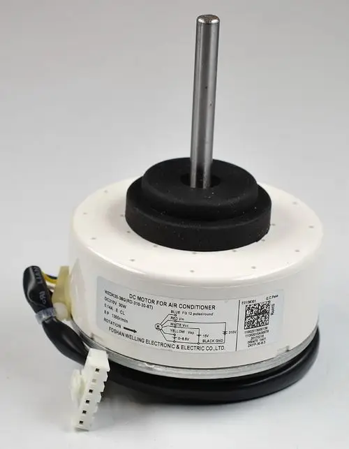 DC-Motor für Klimaanlagen, gefertigt von Foshan Welling Electronic & Electric Co. Ltd, Anschlussleitungen in verschiedenen Farben, abgedeckt durch eine weiße Gehäuseeinheit mit Schraubenöffnungen.