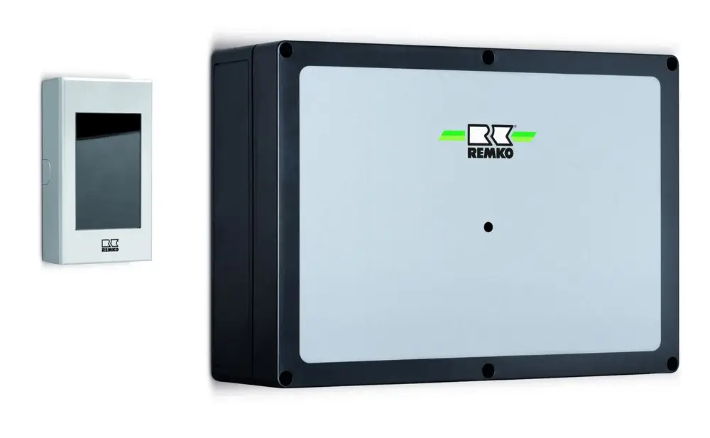 Schwarze Steuerbox mit silberner Front und Logo von Remko sowie ein kleineres, weißes Bedienfeld mit schwarzer Glasscheibe.