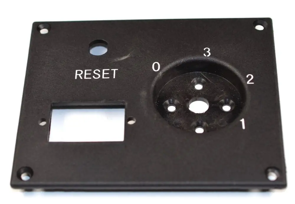 Bedienpanel mit RESET-Funktion und Ziffernanzeige, gefertigt von Remko. Das Panel zeigt die Werte 0 bis 3 an und verfügt über einen rechteckigen Ausschnitt.