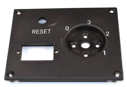 Bedienpanel mit RESET-Funktion und Ziffernanzeige, gefertigt von Remko. Das Panel zeigt die Werte 0 bis 3 an und verfügt über einen rechteckigen Ausschnitt.