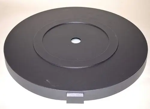 Schwarzer runder Deckel aus Metall mit zentralem Loch, geeignet für Remko-Produkte. Klarer, schlichter Entwurf ohne sichtbare Markierungen oder Beschriftungen.