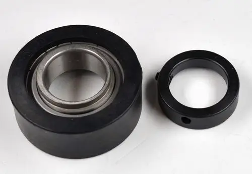 Kugellager mit schwarzem Gehäuse und einem inneren silbernen Teil, neben einem weiteren Ring. Beide Teile gehören zu einem Remko Produkt.