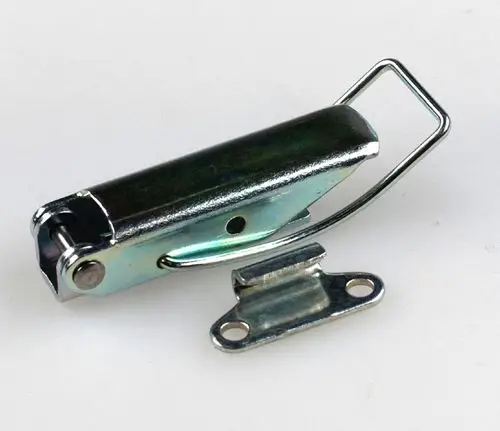 Spannverschluss aus Metall mit Halterung, geeignet für verschiedene Anwendungen, hergestellt von Remko. Der Verschluss ist in einer glänzenden Oberfläche ausgeführt.