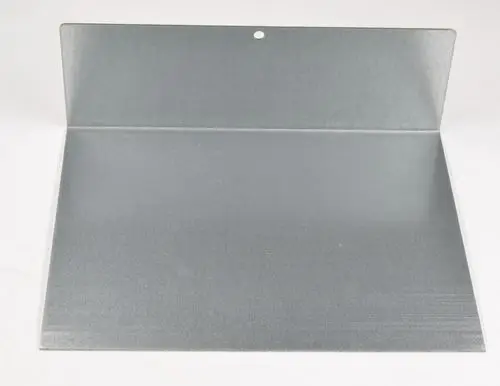 Gehäusedeckel aus Metall mit halbrunder Oberkante, wo die Marke Remko sichtbar ist. Der Deckel hat eine Lasche zur einfachen Befestigung.