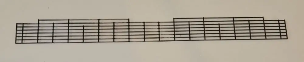 Schutzgitter von Remko, bestehend aus einem langen, rechteckigen Gitter aus Metall mit mehreren horizontalen und vertikalen Streben.