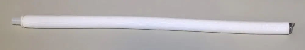 Weißer Kondensatschlauch von Remko, lang und schmal, mit einem Anschluss an jedem Ende. Das Bild zeigt einen geraden Schlauch ohne erkennbare Maße oder spezifische Details.