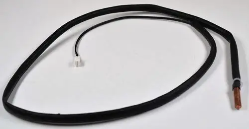Temperatursensor mit schwarzem Gehäuse und kupferner Spitze, wahrscheinlich für Heißgasanwendungen, gefertigt von Remko.