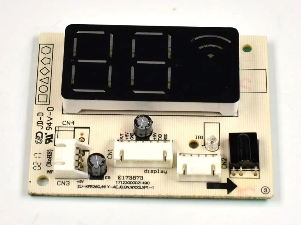 Anzeigeplatine mit mehreren Anschlussmöglichkeiten, Widerständen, einer IR-Schnittstelle und einer LED, hergestellt von Remko.