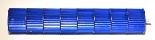 Blaues Ventilatorrad mit mehreren Lamellen in gleichmäßiger Anordnung. Produkt von Remko, ideal für den Einsatz in Lüftungsanlagen.