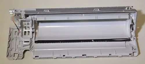 Gehäusekomponente mit Innenraum und Wanne, geeignet für Remko-Geräte. Sichtbare Kabelanschlüsse und strukturelle Details sind erkennbar.