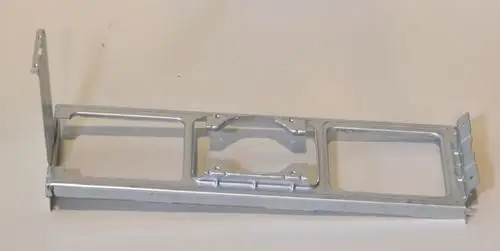 Halterung aus Metall für Ventilatormotor, passend für Remko Produkte, mit offenen Bereichen zur Montage und Struktur zur Unterstützung des Motors.
