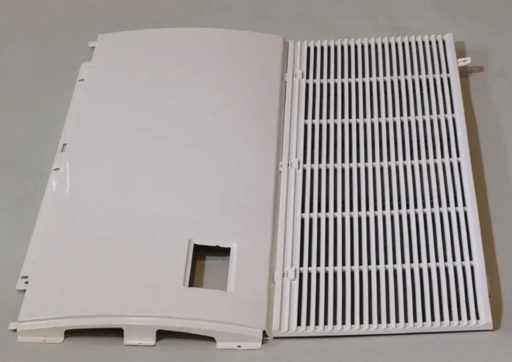 Weißes Frontpanel mit Gitterstruktur und einem quadratischen Ausschnitt, passend für ein Gerät der Marke Remko.