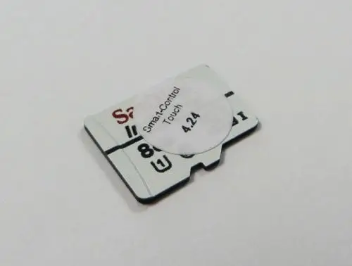 Micro-SD-Karte mit der Aufschrift "Remko" und einem Aufkleber mit den Informationen "Control Touch" und "4.24", auf weißem Hintergrund.