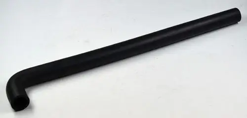 Schwarzes, gerades Rohr mit einer bogenförmigen Endung, geeignet für die Installation im Siphonbereich. Produkt von Remko für den Einsatz in Sanitärsystemen.